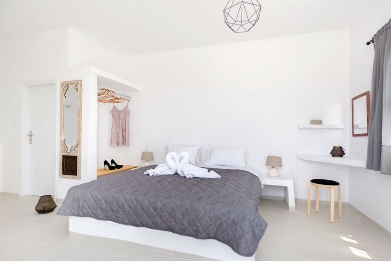 Anthelea Santorini Hotel