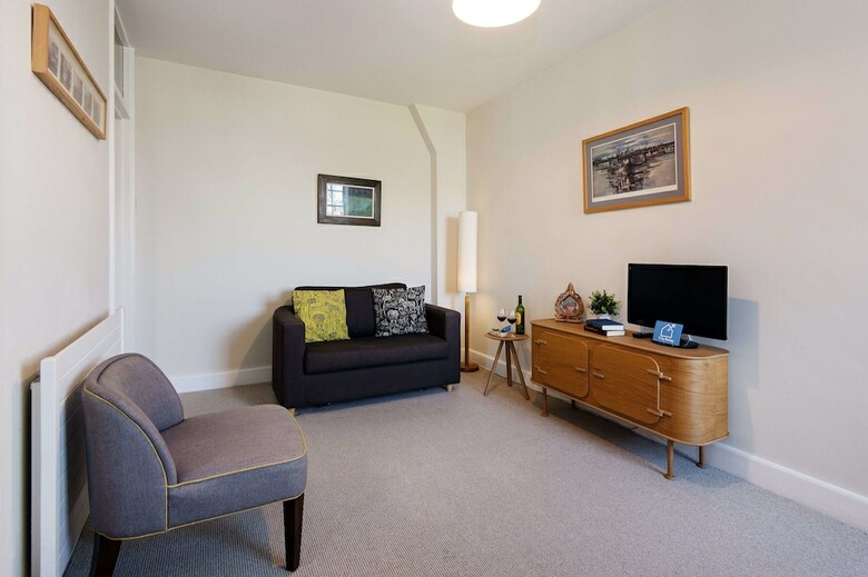 Bright Queen Alexandra Apartment - Mpn