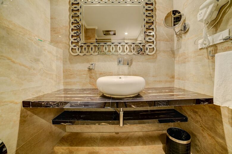 Fabhotel Sarala Crown Calangute Beach
