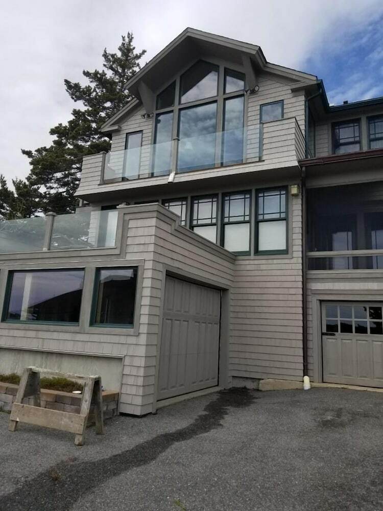 Gulls Ledge - Four Bedroom Home