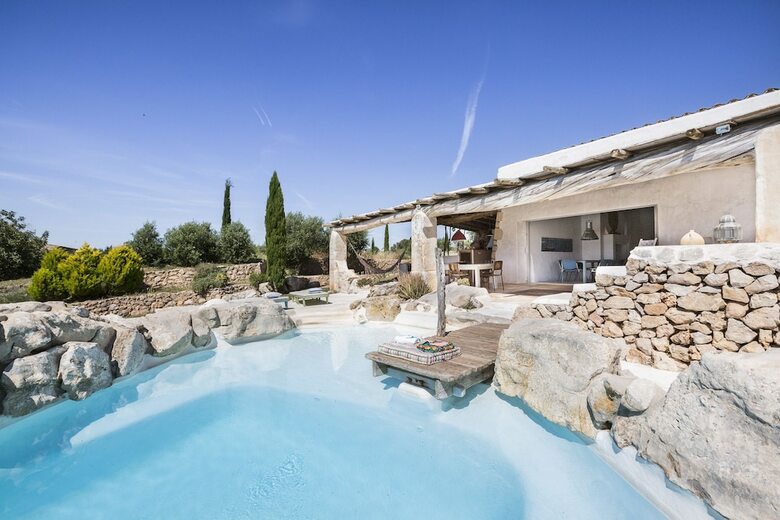 Residence By G Villa Calicant