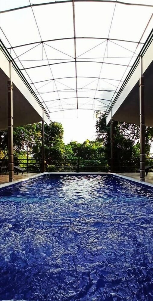 Hotel Zoobic Glampz- Subic
