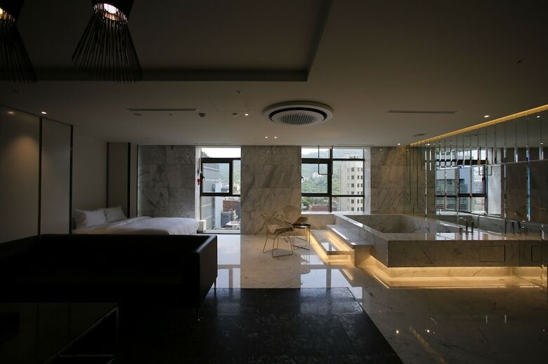 Stayrak Hotel
