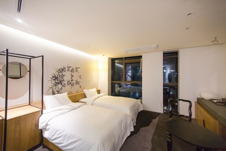 Stayrak Hotel