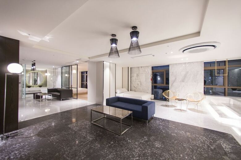 Stayrak Hotel