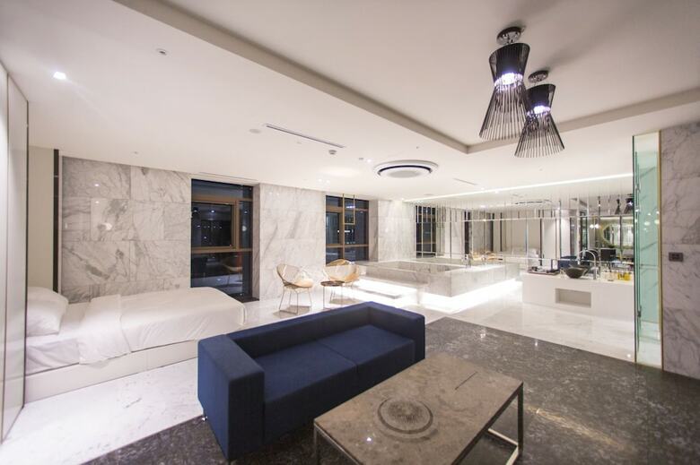 Stayrak Hotel