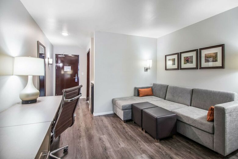 Hotel Comfort Suites
