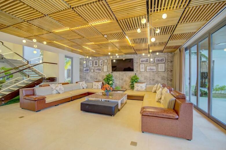 Luxury Yacht Villa