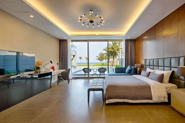 Luxury Yacht Villa