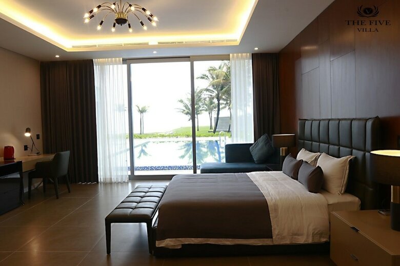 Luxury Yacht Villa