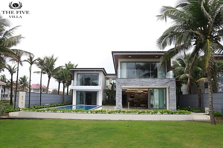 Luxury Yacht Villa