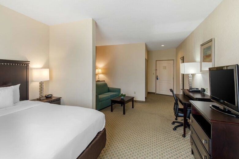 Hotel Rodeway Inn & Suites