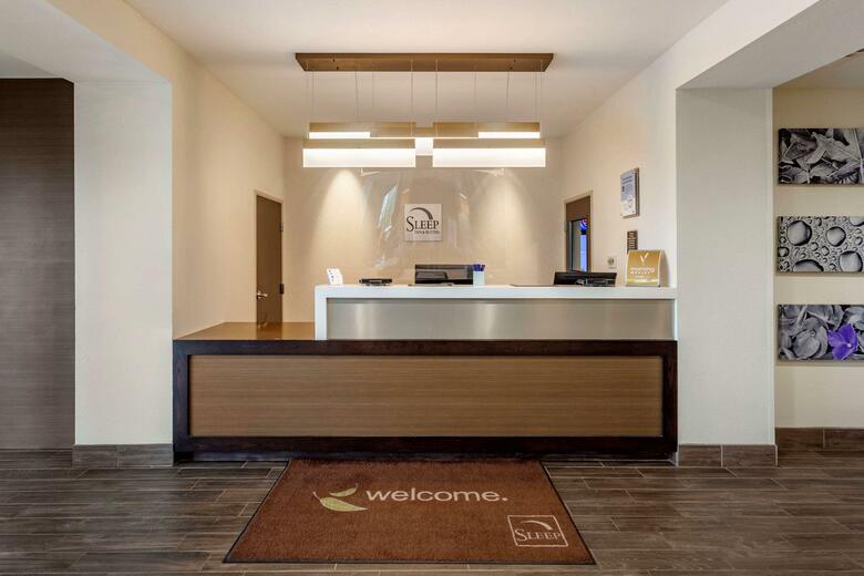Hotel Sleep Inn & Suites
