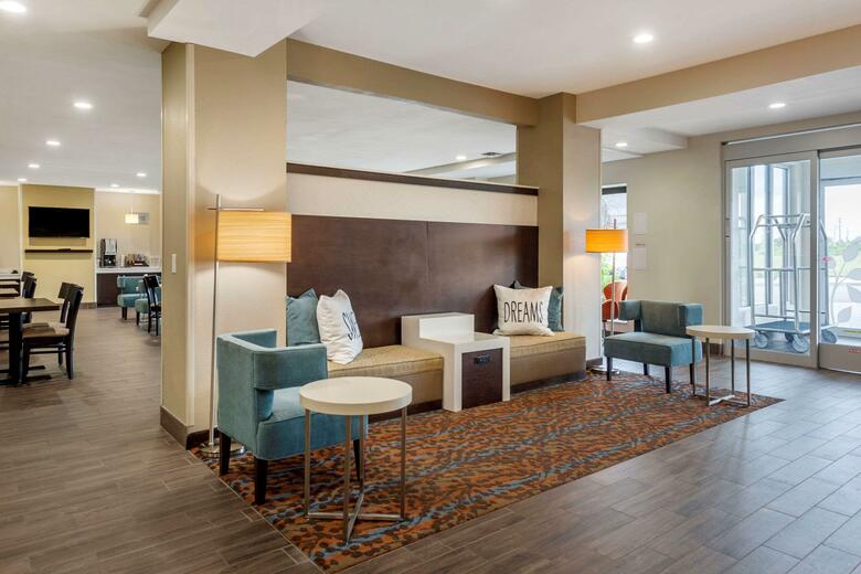 Hotel Sleep Inn & Suites