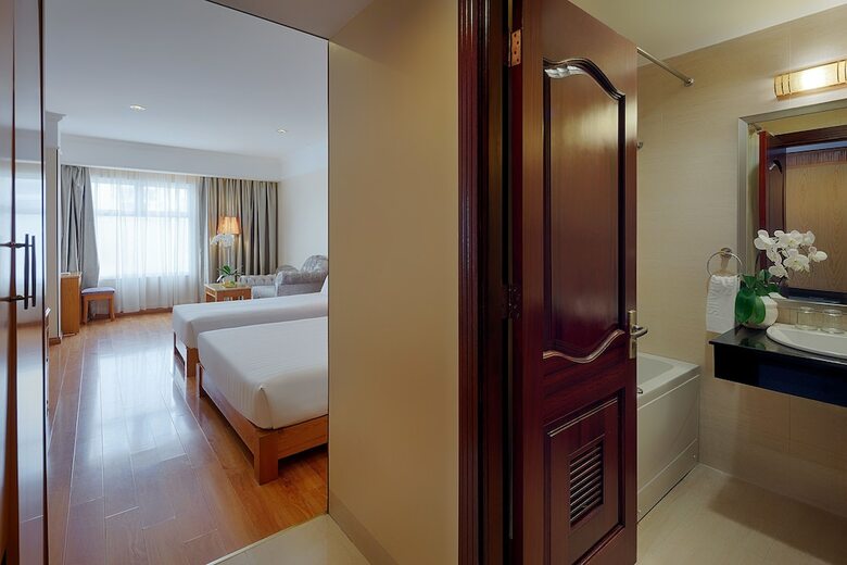 Silverland Central Hotel