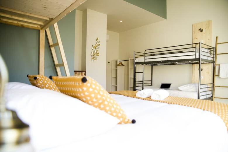 Hostal Georges Hostel & Caf�