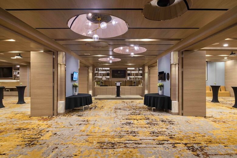 Hotel Solitaire Club Sky Bangkok