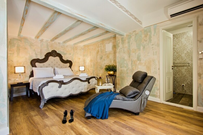 Hotel Plaza Marchi Old Town