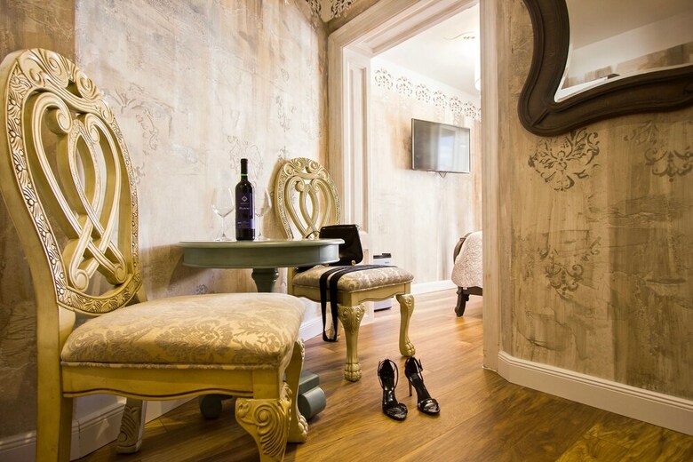 Hotel Plaza Marchi Old Town