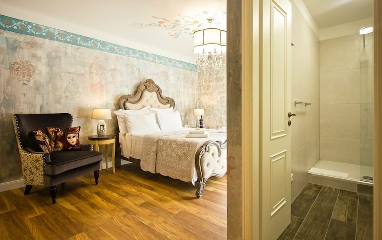 Hotel Plaza Marchi Old Town