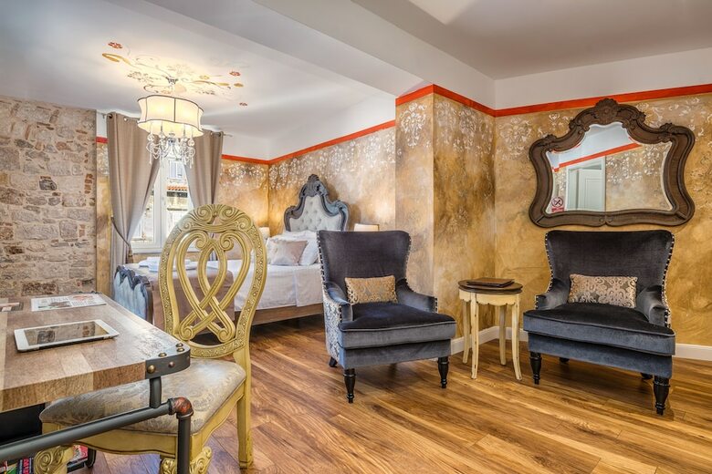 Hotel Plaza Marchi Old Town