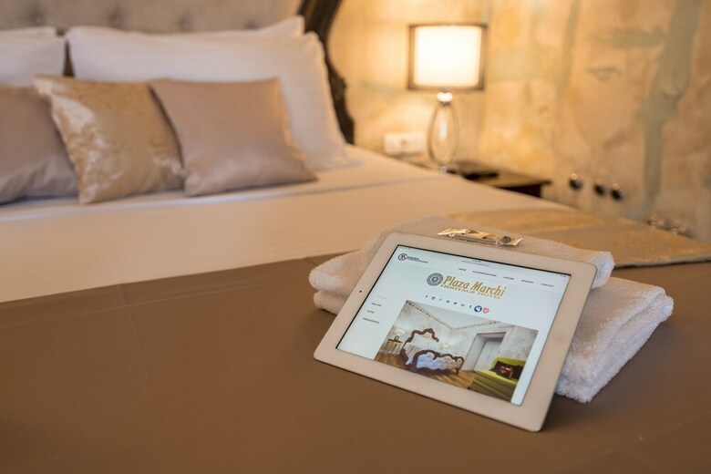 Hotel Plaza Marchi Old Town