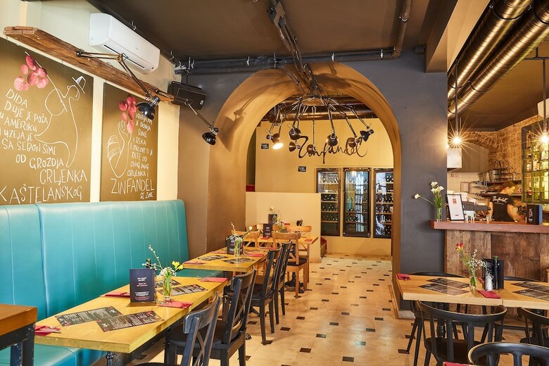 Hotel Plaza Marchi Old Town