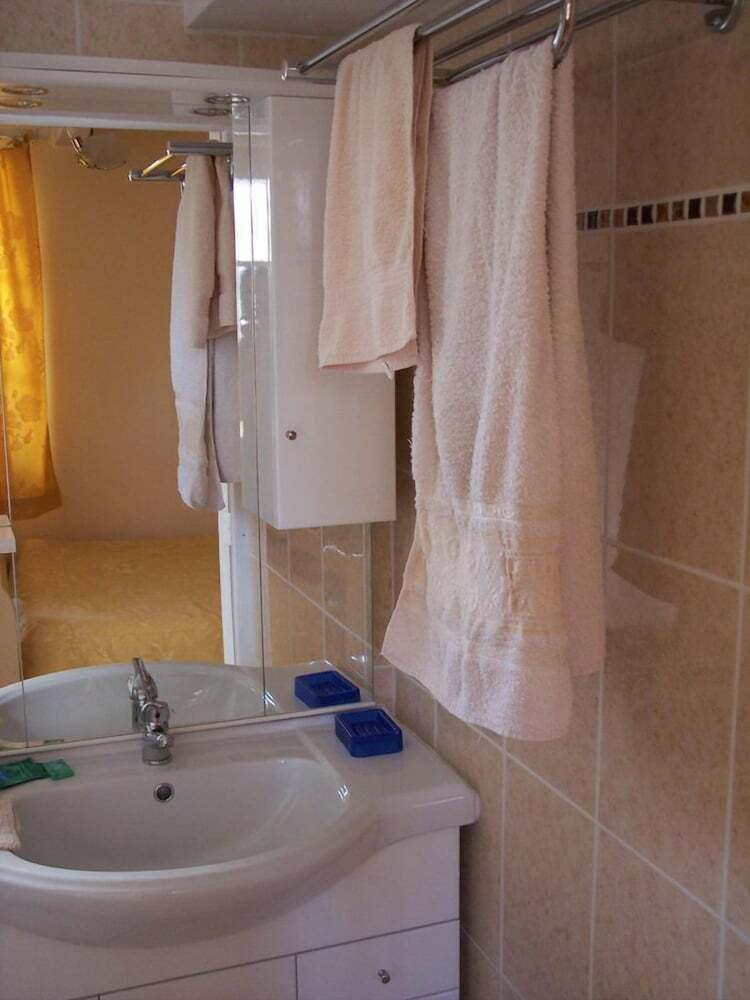Apartamentos Les 3 G�tes La Glycine