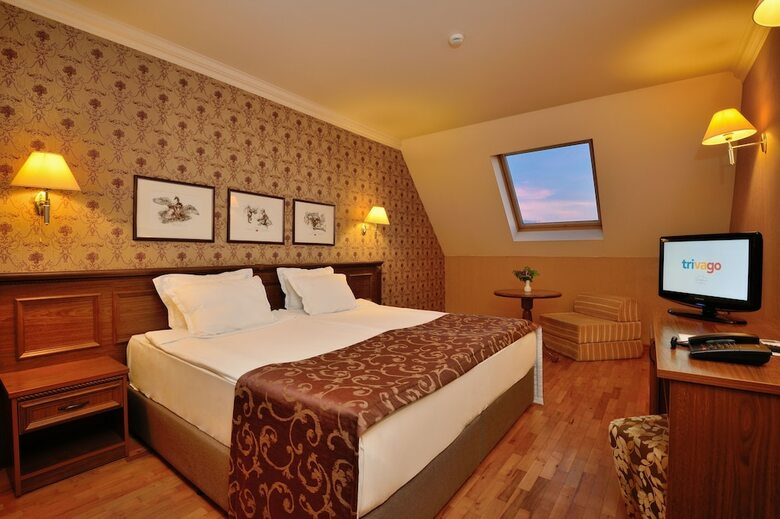 Club Central Hotel