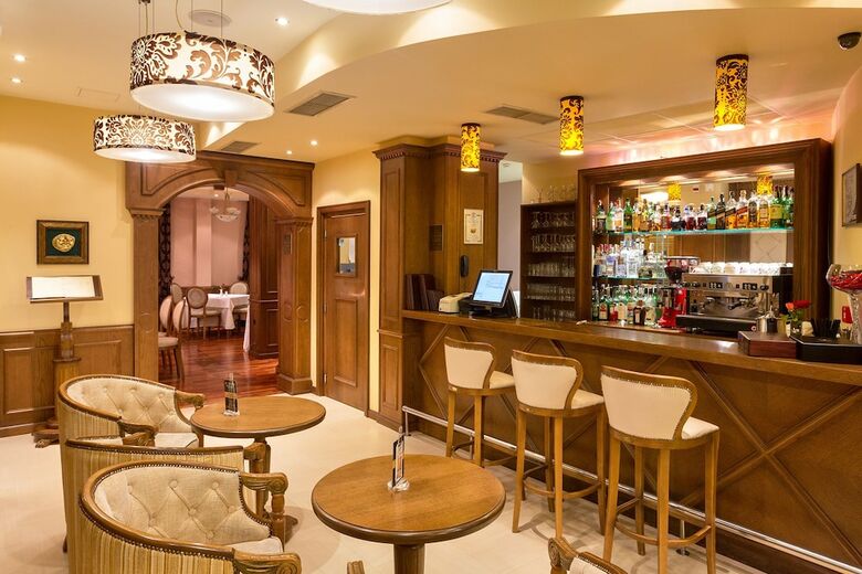 Club Central Hotel