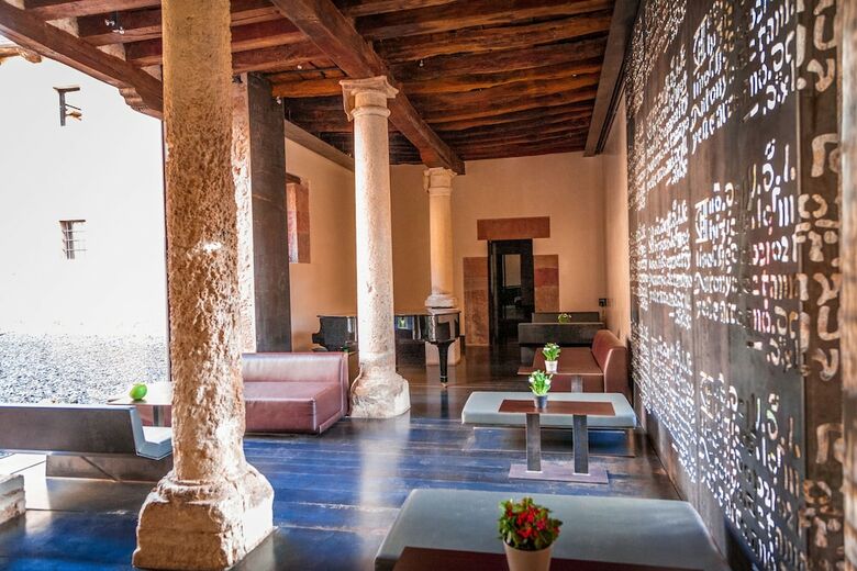 Hotel El Convento De Mave