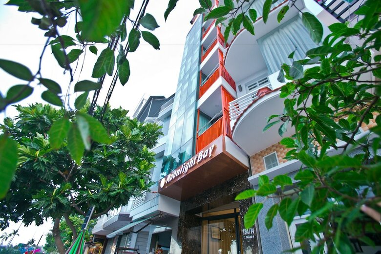 Moonlight Bay Hotel