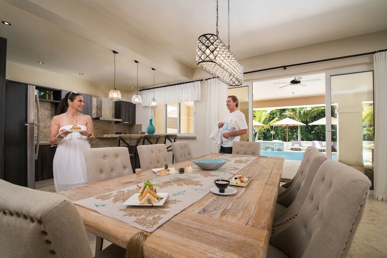 Hotel Crown Villas 6 Bdrm - All Inclusive