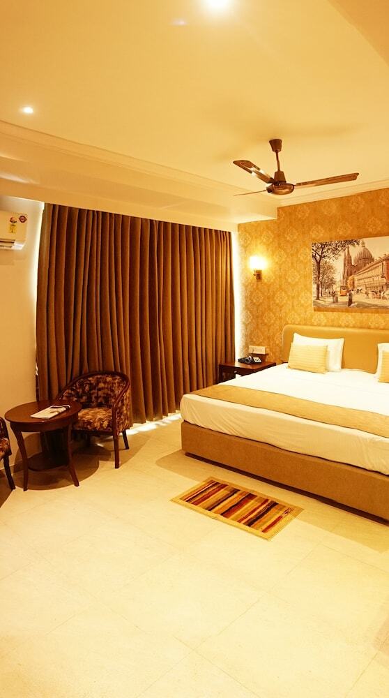 Hotel The Emerald Club