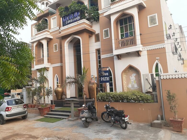 Hotel Dev Villas