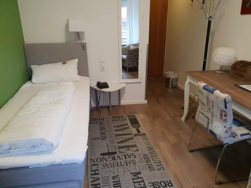 Hotel Restaurant Gr�ner Baum Und Altes Tor