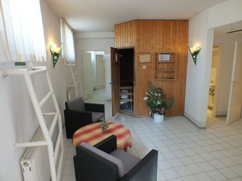 Highway Hotel
