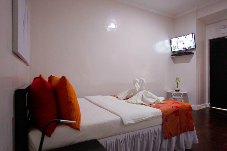 Hostal Halfway House Hostel - Mactan Cebu Airport