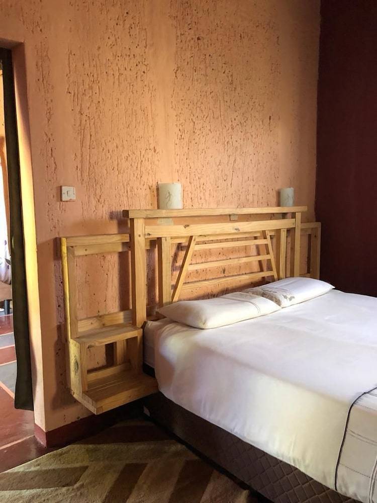Hotel Lesoma Guest House