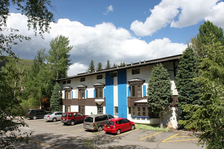 Hotel St. Moritz Lodge & Condominiums