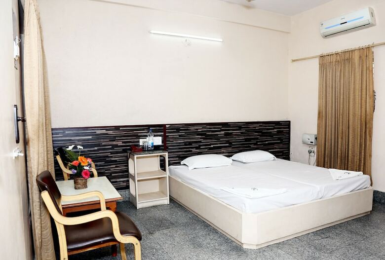 Hotel Chitra Lodge