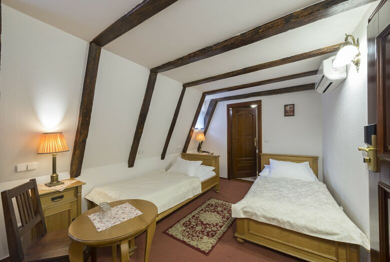 Hotel ?ern� Slon