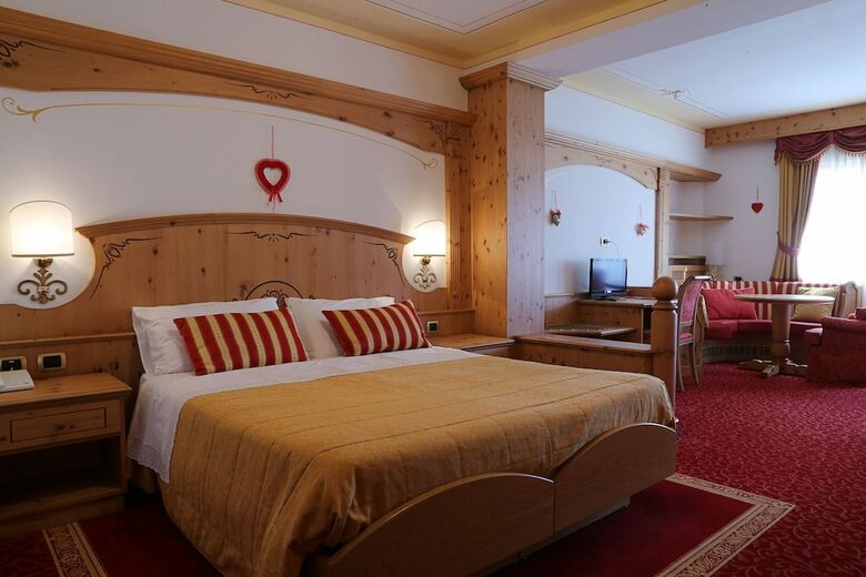 Hotel Belvedere & Paradise Club Center