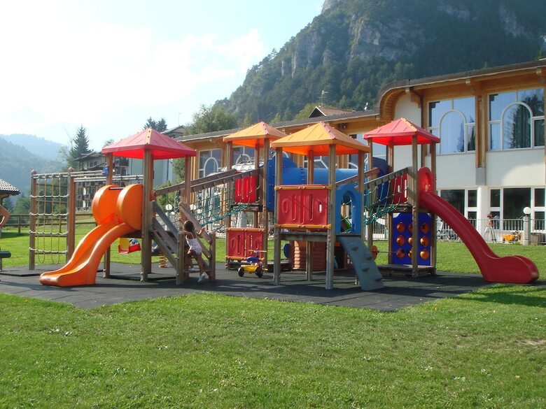Hotel Belvedere & Paradise Club Center