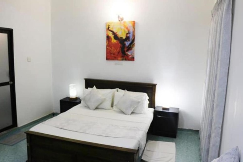 Hotel Yoho Travellers Residence