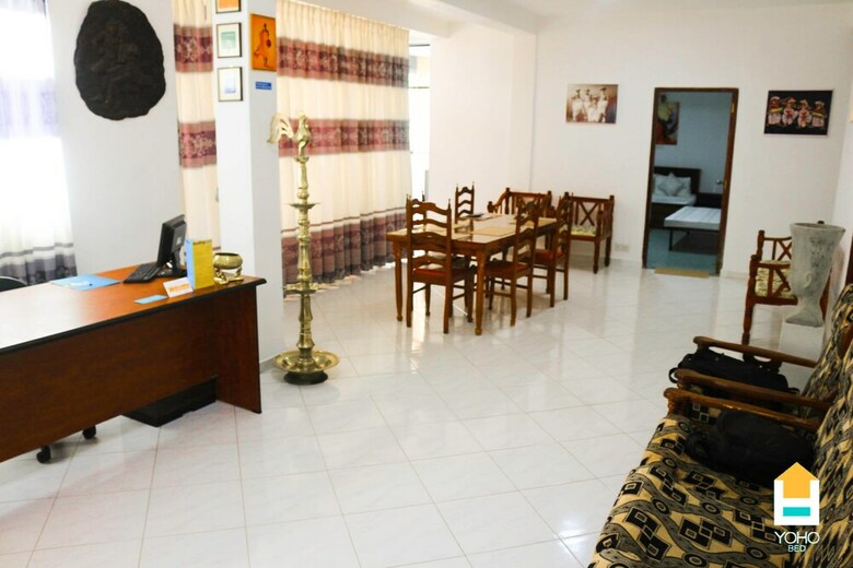 Hotel Yoho Travellers Residence