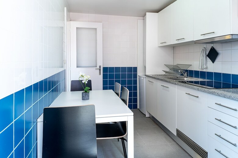 Home @ Porto Cl�rigos Apartment
