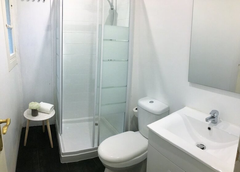 Home @ Porto Cl�rigos Apartment