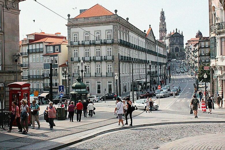 Home @ Porto Cl�rigos Apartment