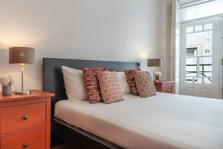 Home @ Porto Cl�rigos Apartment